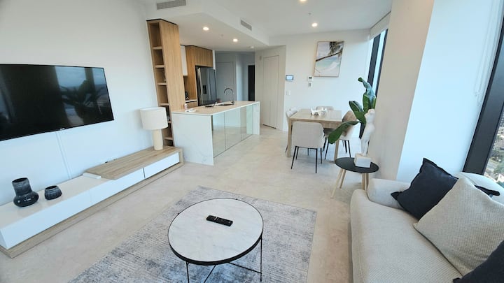 Stunning Modern Coastal Retreat - Broadbeach