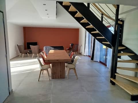 Quiet, spacious and bright outbuilding