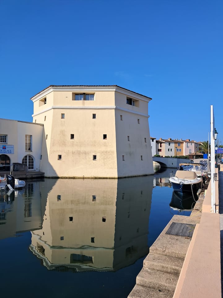 Studio Dans Une Tour à Port Grimaud - Francia