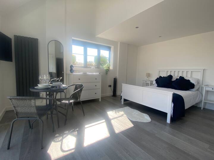 Stylish Guest Suite Overlooking The Malvern Hills - Ledbury