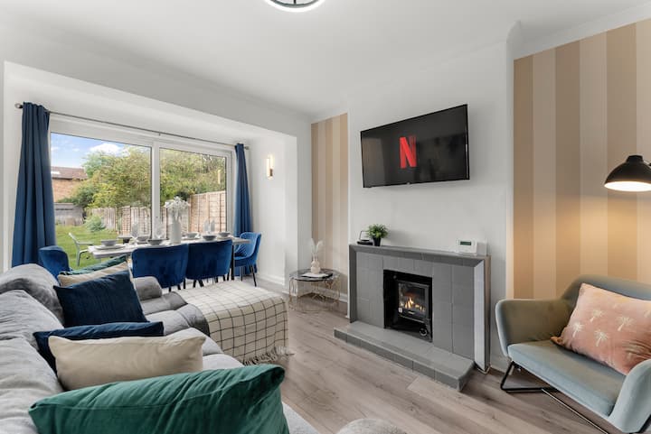 Cambridge Charm | Chic Pet-friendly Getaway - Cambridge
