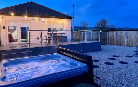 Clootie Hot Tub by Carnoustie Golf & Distillery