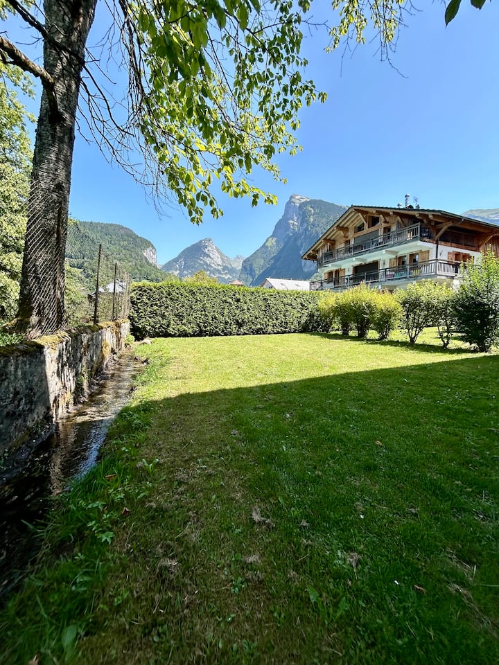 Appartement 55m Carrés + Grand Jardin Vue Montagne - Samoëns