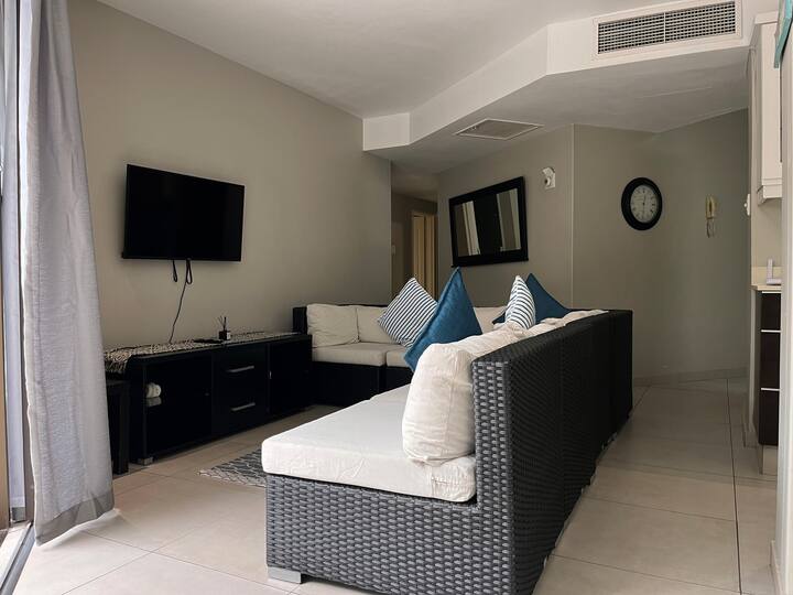 Groundfloor Beachfront Apartment - Umhlanga