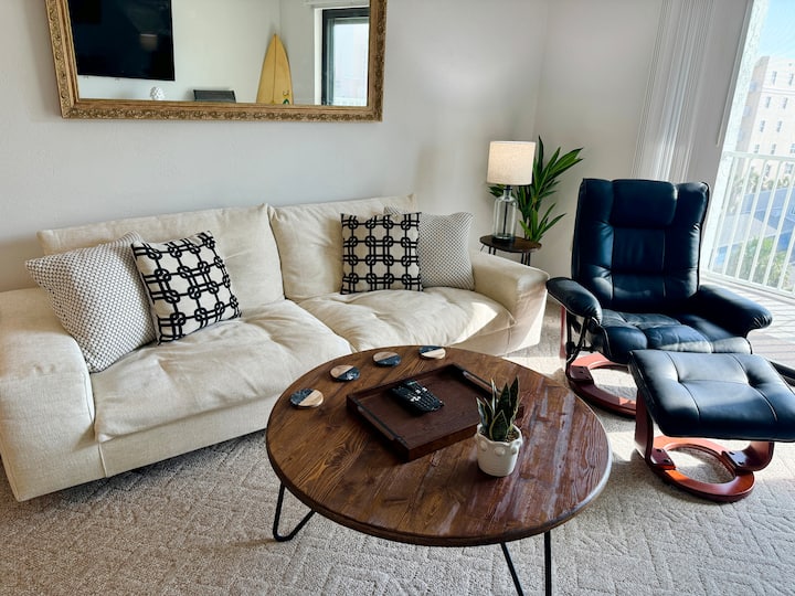 The Daytona Shores W/ Pool & Oceanview, 2/2 - Ponce Inlet, FL