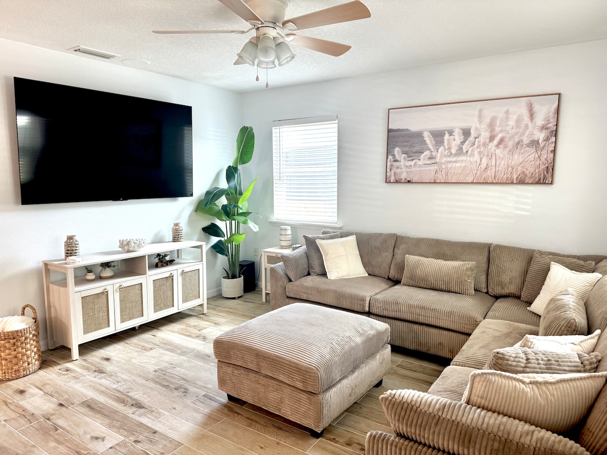 Télévision connectée 75", couvertures confortables et Internet WIFI 5G rapide.