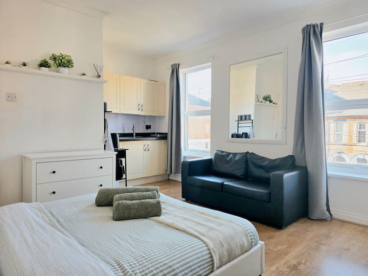 Central Studio For Work & Leisure - Reading