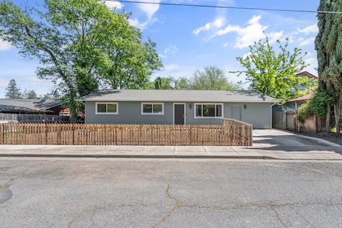 Coleman Creek Cottage (sleeps 10)