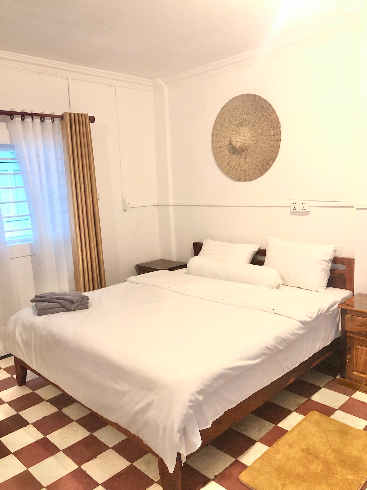 Nueva cama tamaño king + colchón 