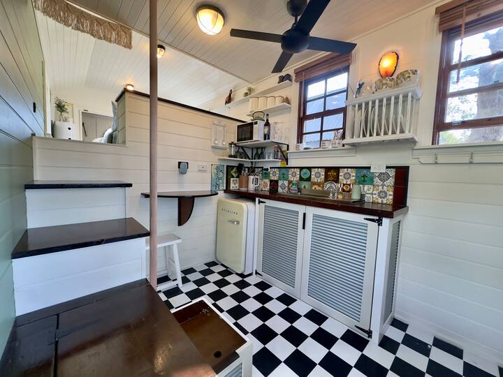 The Chevy Sleeper Tiny Home - The Hatch Farm Stay - Port Macquarie
