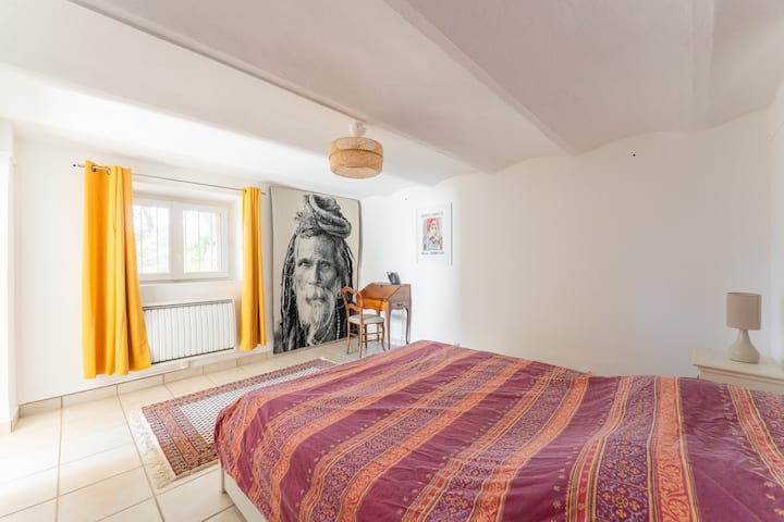 Ubytovanie ponúka krásnu svetlú a priestrannú izbu navrhnutú pre vaše pohodlie.