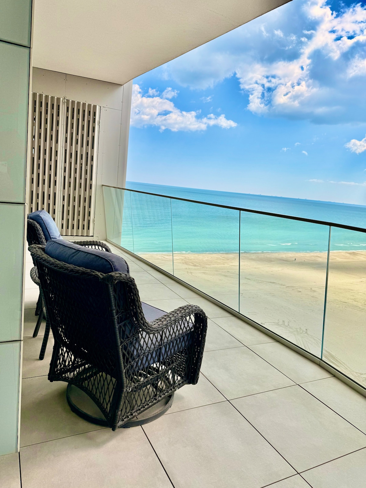 Aqua Vista Opera - Ultra Lux Sea & Lake View — Apartment — sea-view vacation rental at Mamaia-Sat, Romania, Constanța, Romania — property photo 4 | Aqua Vista Rentals