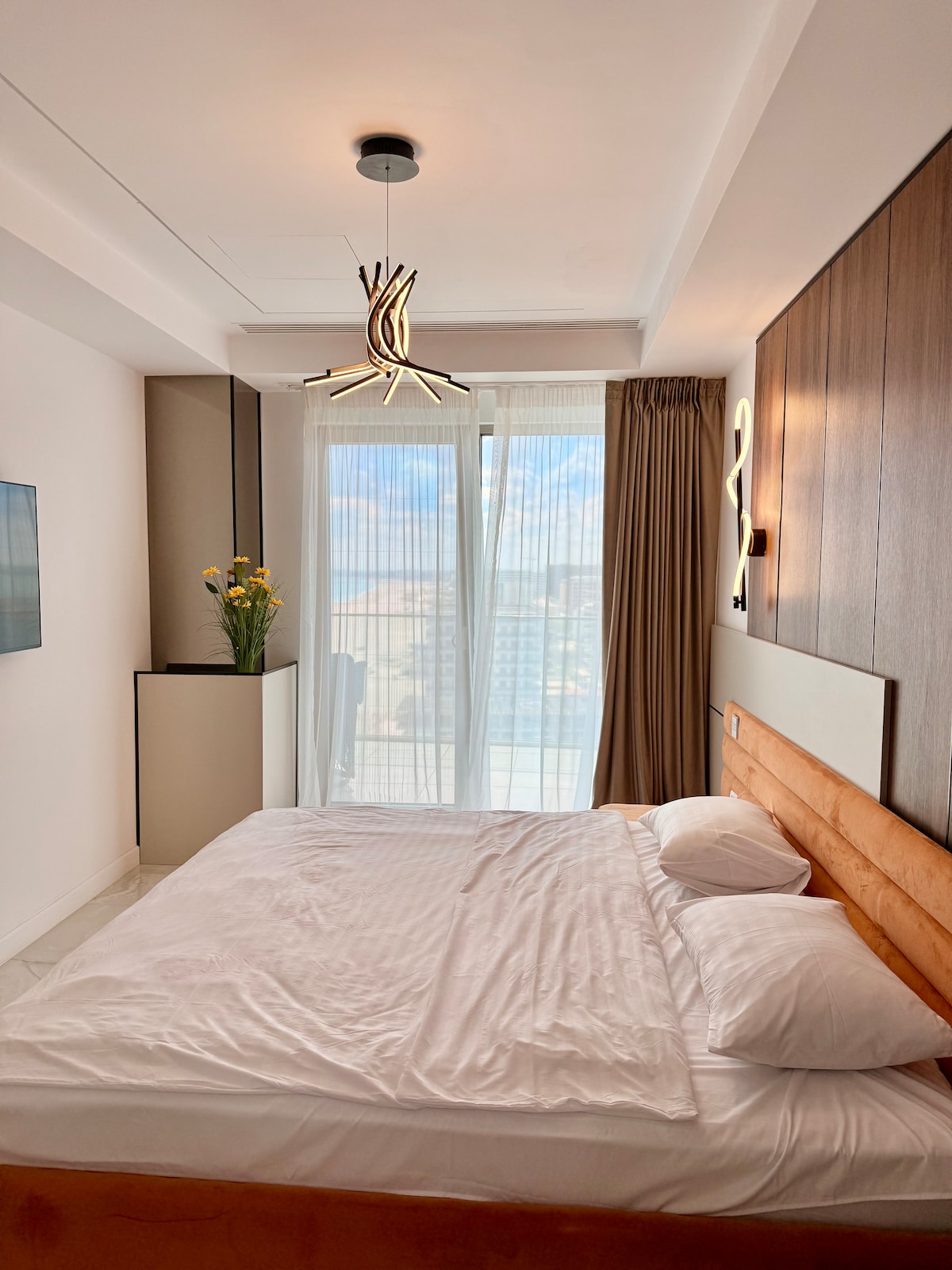 Aqua Vista Opera - Ultra Lux Sea & Lake View — Apartment — sea-view vacation rental at Mamaia-Sat, Romania, Constanța, Romania — property photo 2 | Aqua Vista Rentals