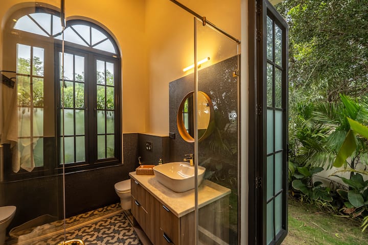Full bathroom 1 image 5
