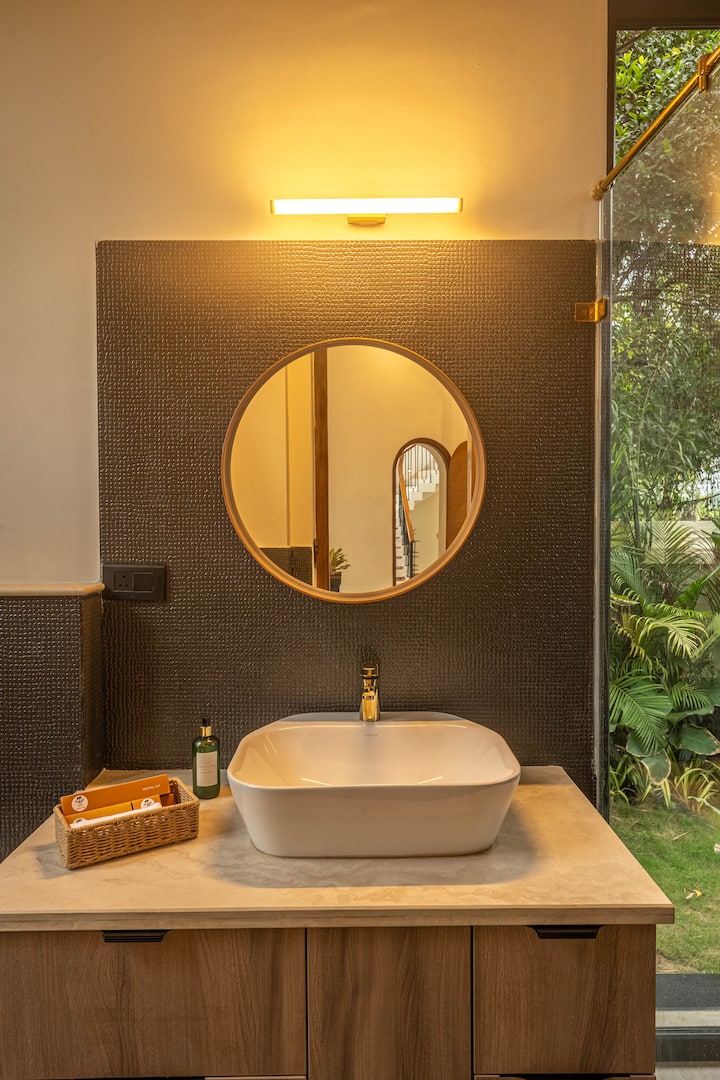 Full bathroom 1 image 4