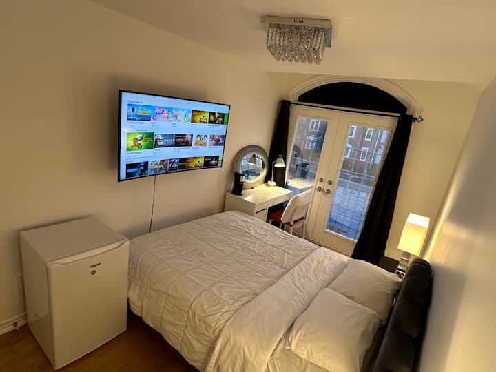 Private Room - Ontario