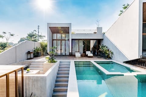 Balai Cinco—a spacious private villa near Tagaytay