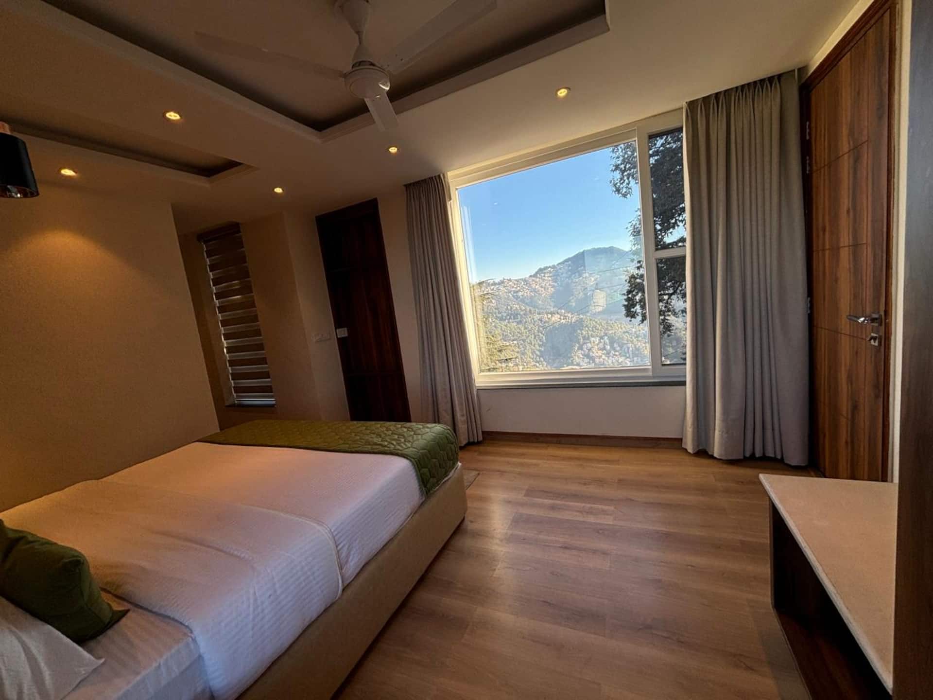 Private 1BHK Conifer|Luxury|Near Mall|Balcony-Prkg