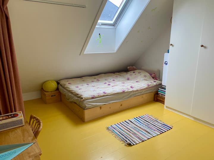 Habitación para niños con cama de 120x200 cm