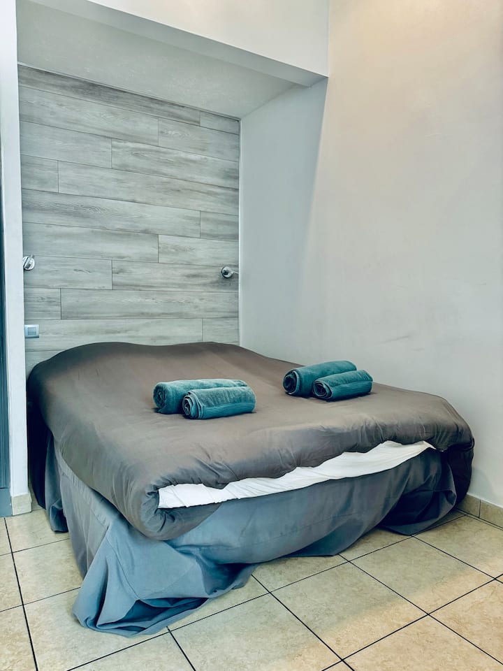 Ambienti i dhomës së gjumit