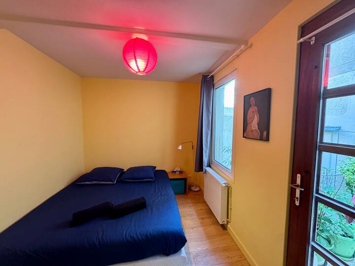 Chambre située au rez-de-chaussée 