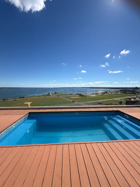 Apartment with a view of the waterfront and parking