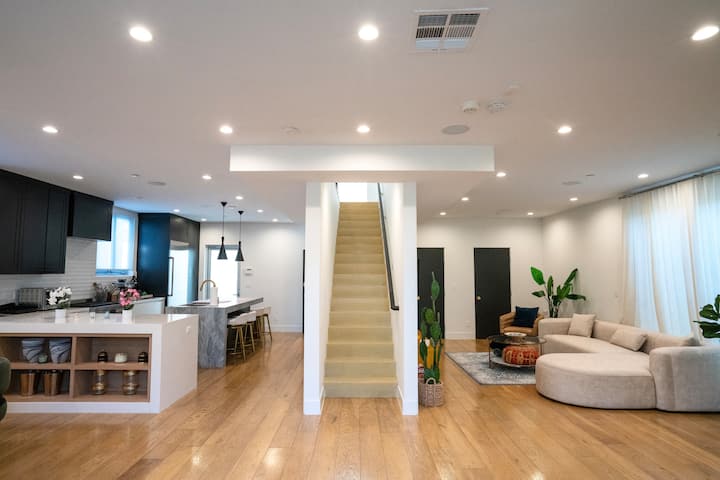 Modern Gem In Prime Venice Beach - Santa Monica, CA