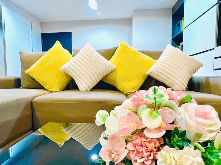 NEW!LuxuryCondo 3BR 2BATH,Pool,2minMRT&NightMarket