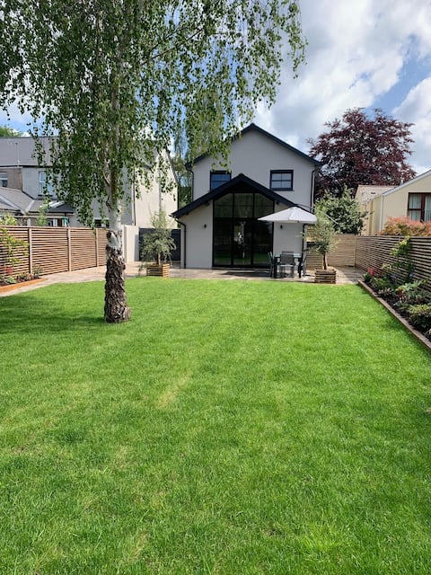 Abergavenny Detached Home
Walking distance to town