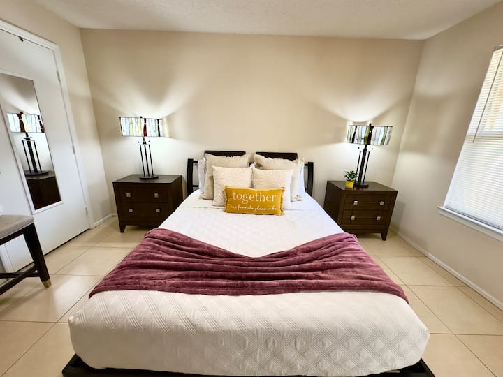 Condo Near Disney| Pool, Comfort & Top Location - Kissimmee, FL