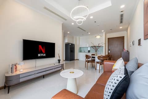 2 bedrooms city view Landmark 6 Vinhome Central SG