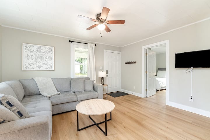 Pet-friendly Mooresville 3 Bed W/fully Fenced Yard - Mooresville, NC