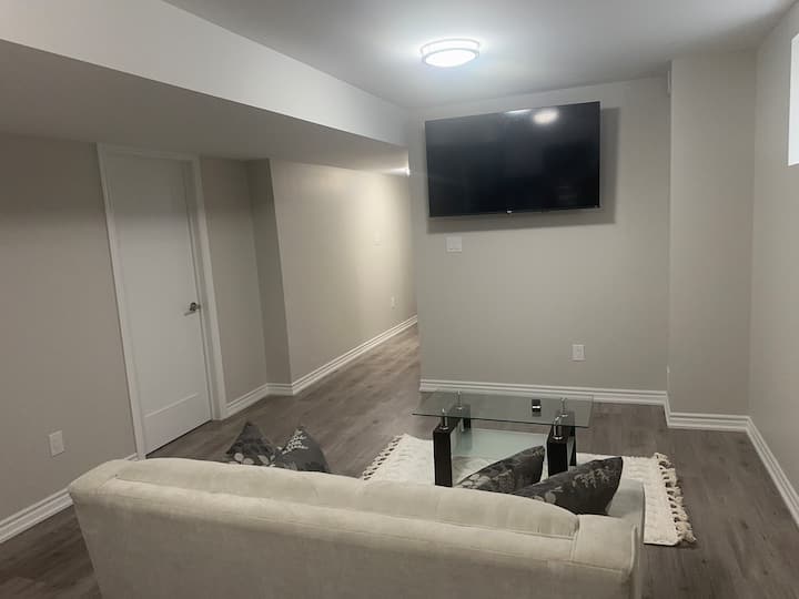 Beautiful Basement Apartment - Oshawa