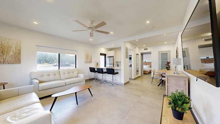Modern Apt By The Beach #1 - Miami Beach, FL