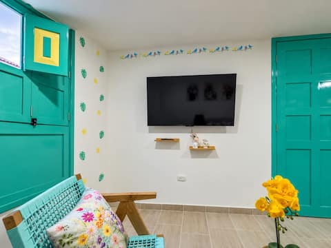 Top Airbnb: Colonial house in a gated community, with a view and parking. in Filandia
