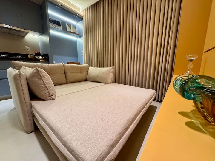 A čo táto rozkladacia pohovka, v ktorej sa dobre zmestia dvaja dospelí (vrátane posteľnej a kúpeľňovej bielizne)