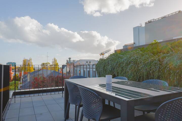 Lux 3Bed House, Rooftop BBQ & Parking – near beach gallery image 4