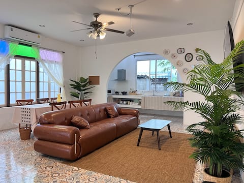 Siam Diary | Walking to Sunday Night Market, Great Location, Five Bedroom Detached Villa