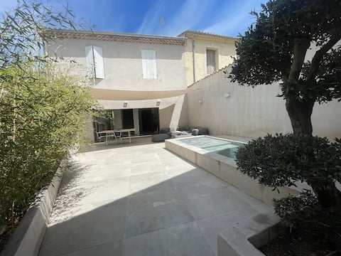 Quiet house, air conditioning, 3 bedrooms, small pool