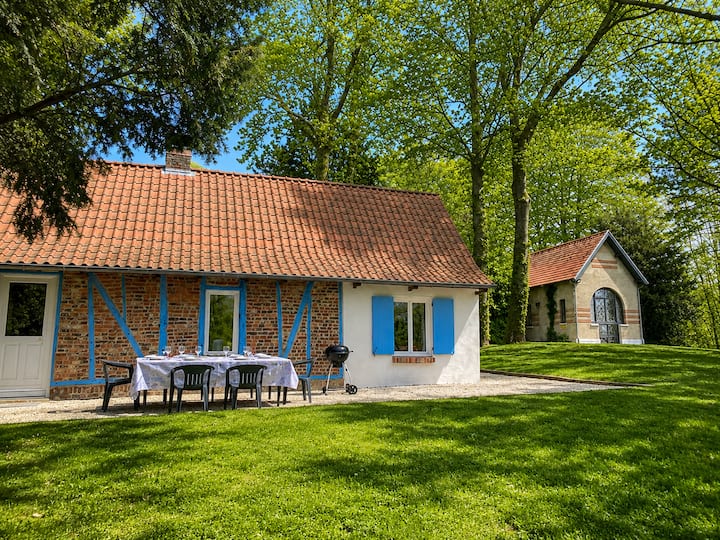 2 Tilleul-view-garden cottages, BBQ, 10 people, parking
