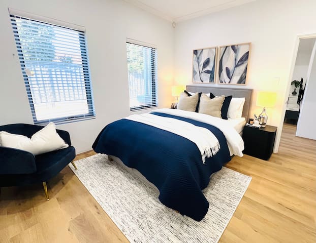 Luxury, Location, and Step-Free Ease — All in One.