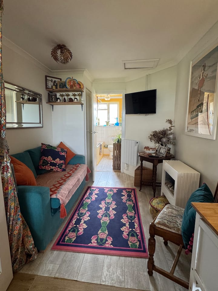 Tiny Home By The Sea In West Bay - Bridport