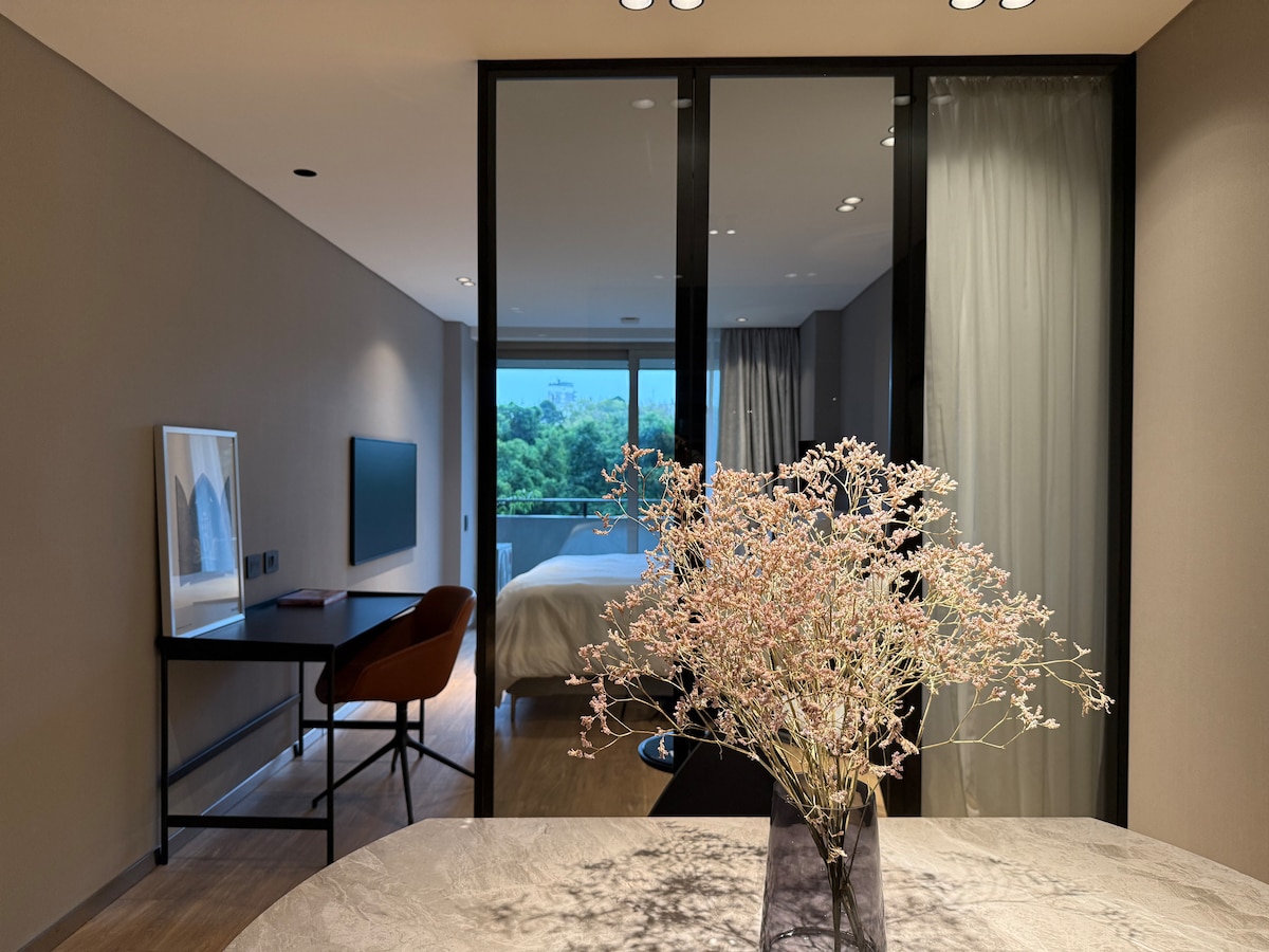 Successful Airbnb property: Modern studio steps from Parks and Culture in Recoleta