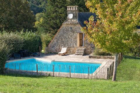 Gîte + pool (8 people) in the heart of the Périgord Noir