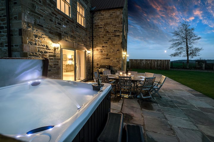 Stylish Farmhouse With Hot Tub - Northallerton