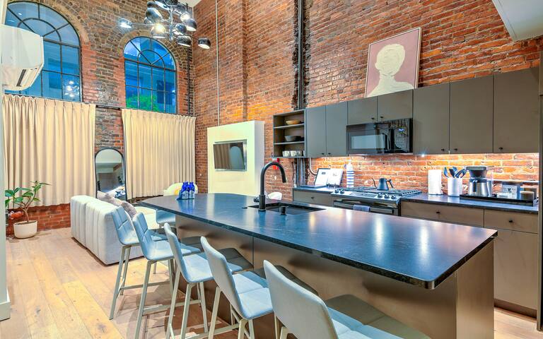 Music City Retreat, 2BR Historic Home – Walk to DT