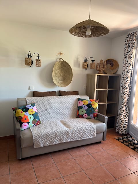 Annonce Airbnb populaire: Beautiful studio - 3/4 people, air-conditioned à Roquebrune Sur Argens