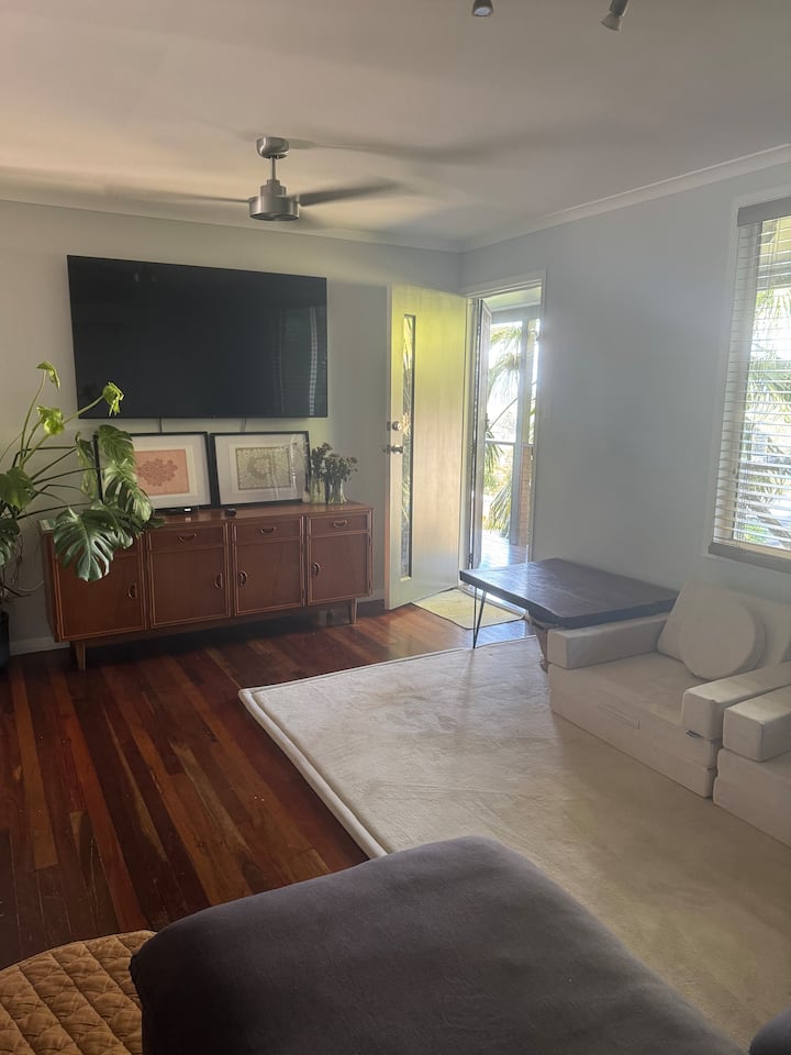 Peaceful Family Friendly Stay On Kathleen - Logan Village