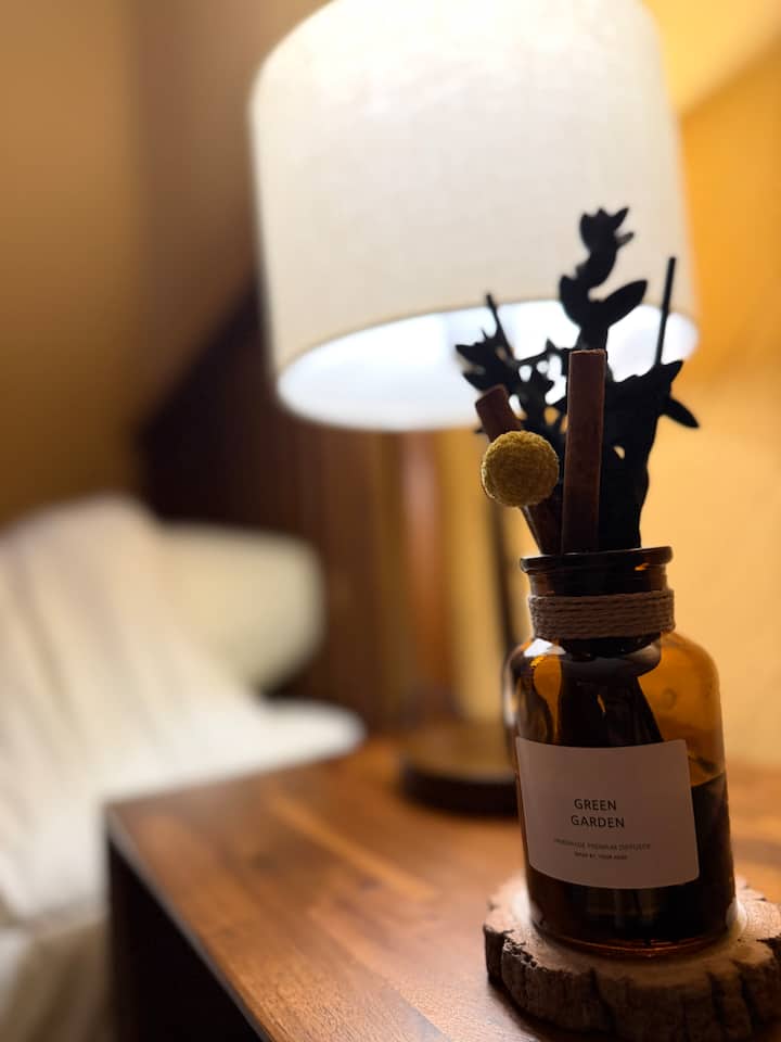 „მაუნთინ‑ჰევენში“ ჯანსაღი ძილი ჩვენი უპირველესი პრიორიტეტია. წითელი თიხის კედლებიანი ოთახები და 5‑ვარსკვლავიანი სასტუმროს ხარისხის ძალიან კომფორტული თეთრეული დაგეხმარებათ განტვირთვაში.