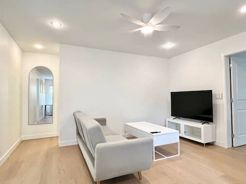 Popular Airbnb listing: cozy 2bed 1bath near yvr/bridgeport station in Richmond
